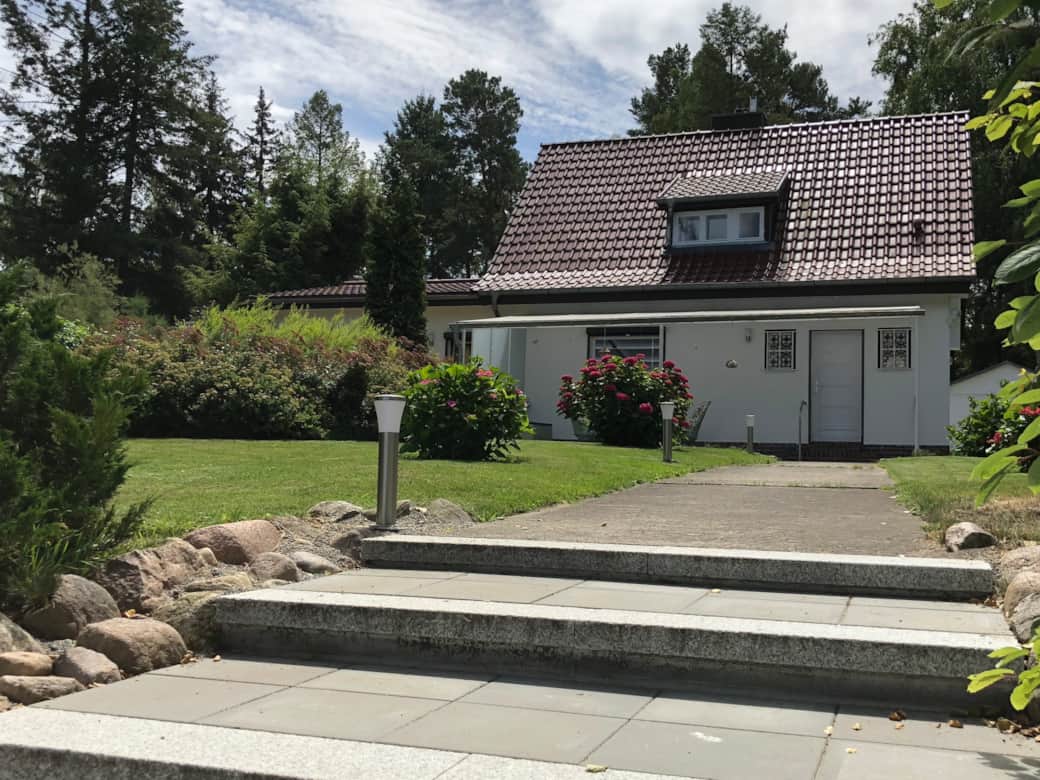 20m Hauptzugang vom Haus zum See 20m Hauptzugang vom Haus zum See