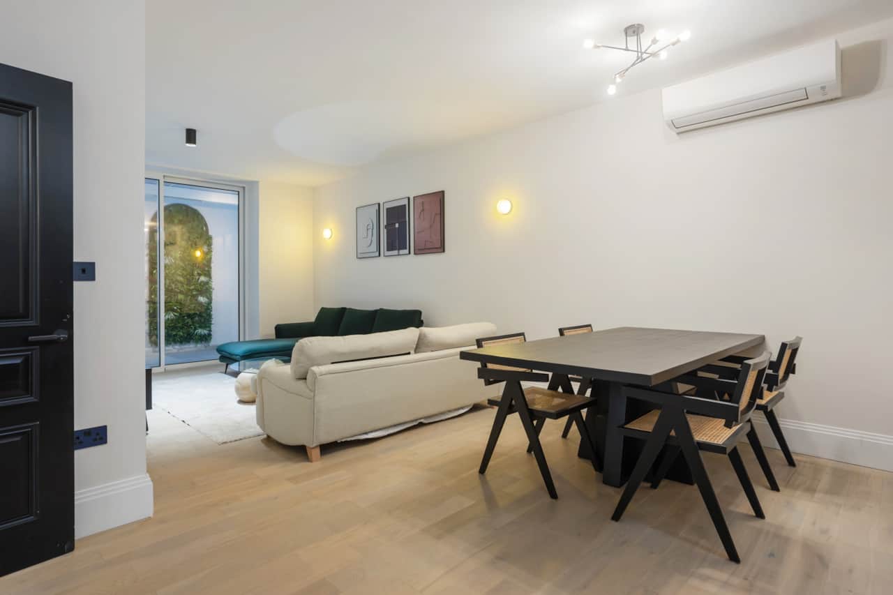 Flat A, 36 Great Russell Street WC1B-4