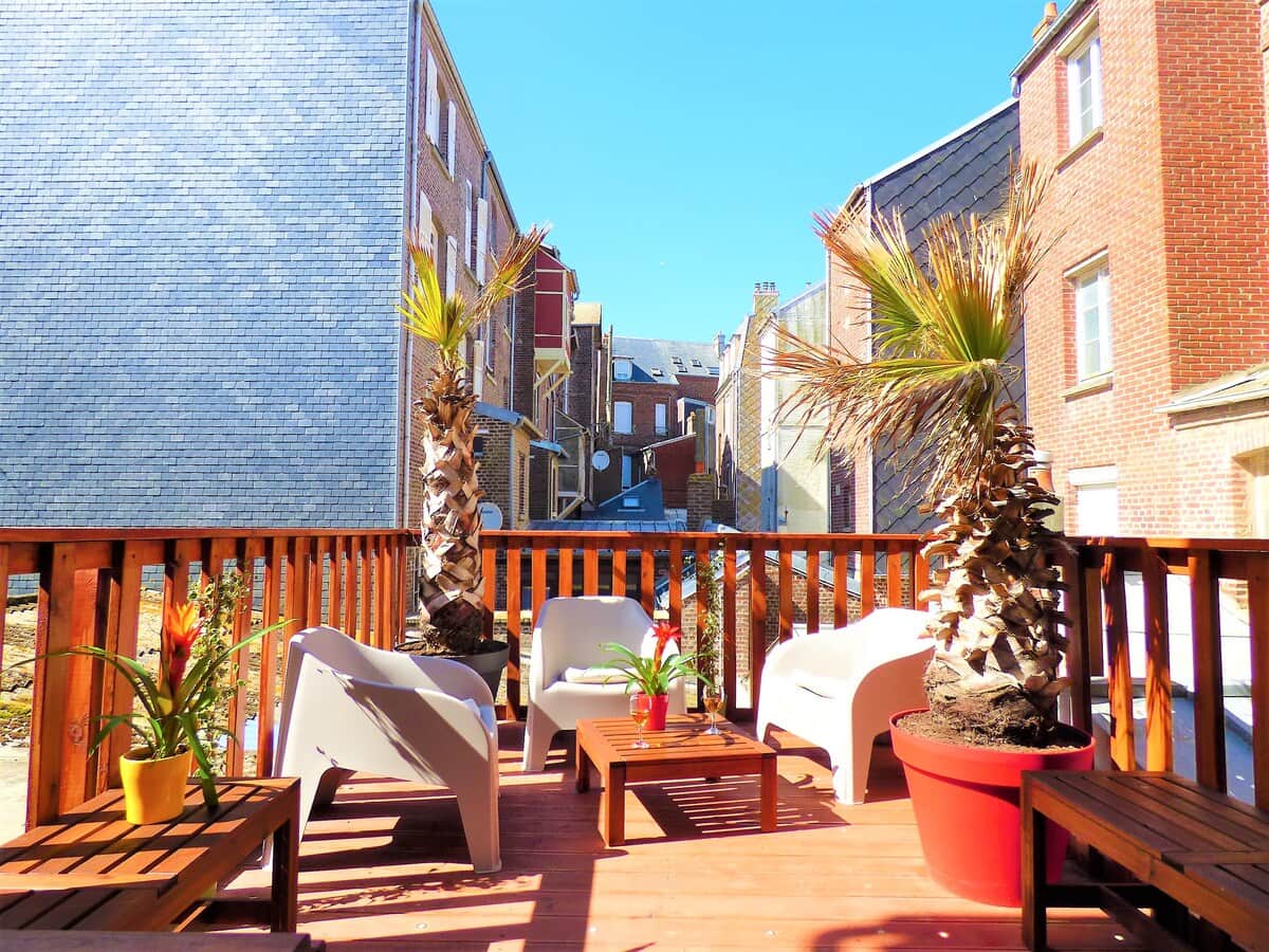 Utilisation terrasse possible UNIQUEMENT SI:  NON BRUYANT et jusqu'à 22h maximum!