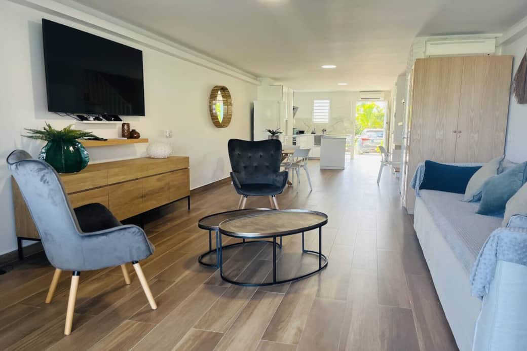 Living room with Smart TV Maison Caraïbes 