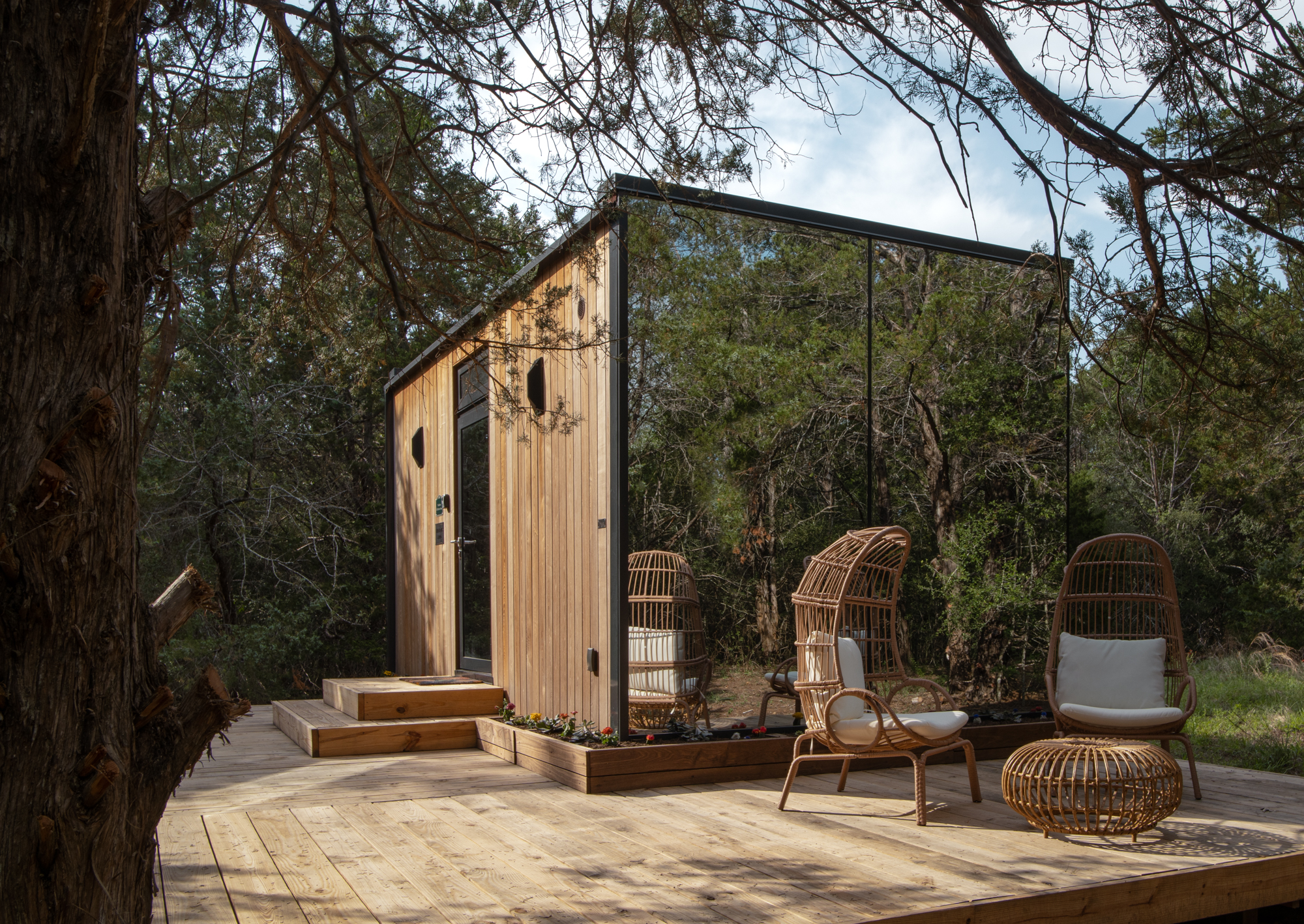 The Bloom ÖÖD Mirror House (Austin) - Vacation Home in Bastrop