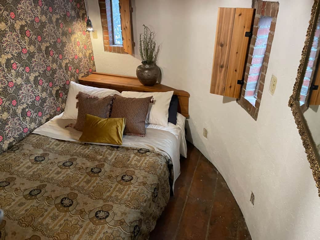 Bedroom 2 with Queen Bed - 1st floor