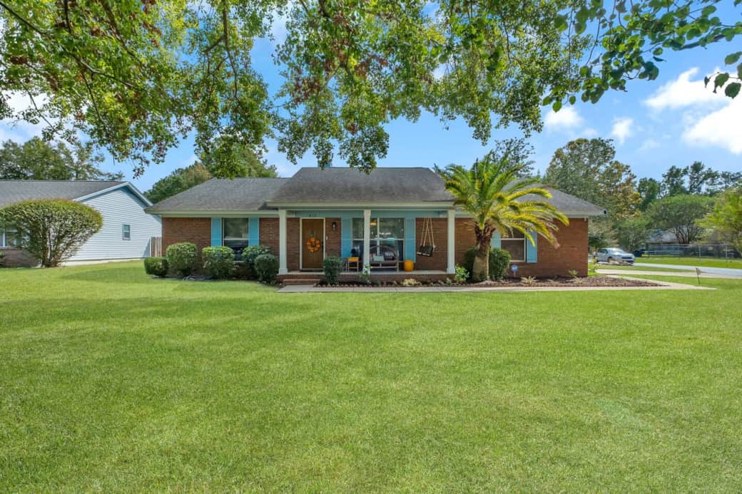 Chic Retreat!! Welcome to this amazing loaded with updates and special touches.  Huge back yard.  Located close to central Tallahassee in a quiet family neighborhood.