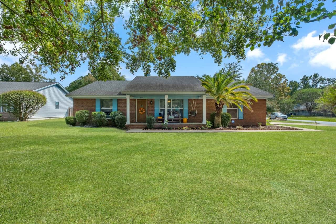 Chic Retreat!! Welcome to this amazing loaded with updates and special touches.  Huge back yard.  Located close to central Tallahassee in a quiet family neighborhood.