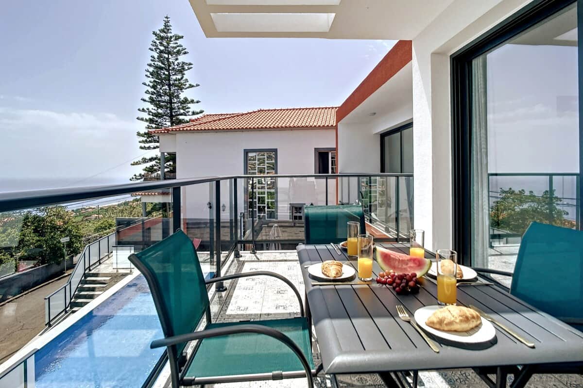 Balcony for your breakfast with a view