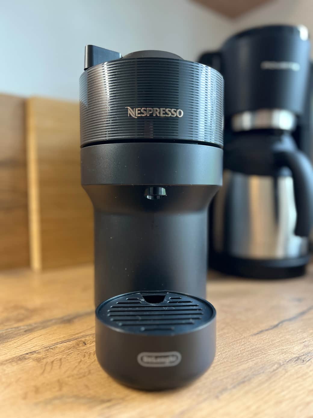 Ferienwohnung Erfurt-Hopfenberg - Küche - DeLonghi-Nespresso-Kaffeeautomat