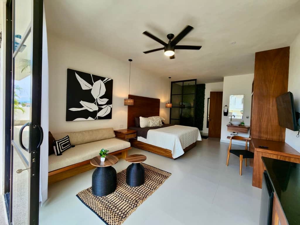 FA7A5638 F4C9 4492 BF64 05AAC83199DD 1 105 c