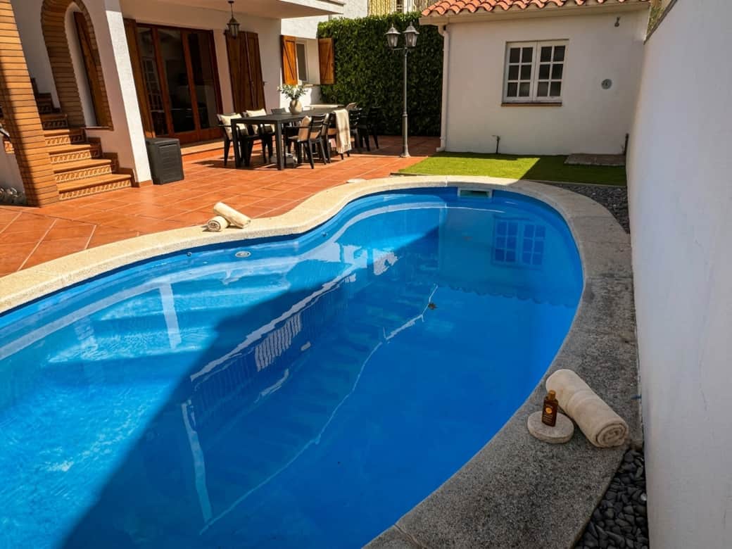 Cozy Patio with Pool and Dining