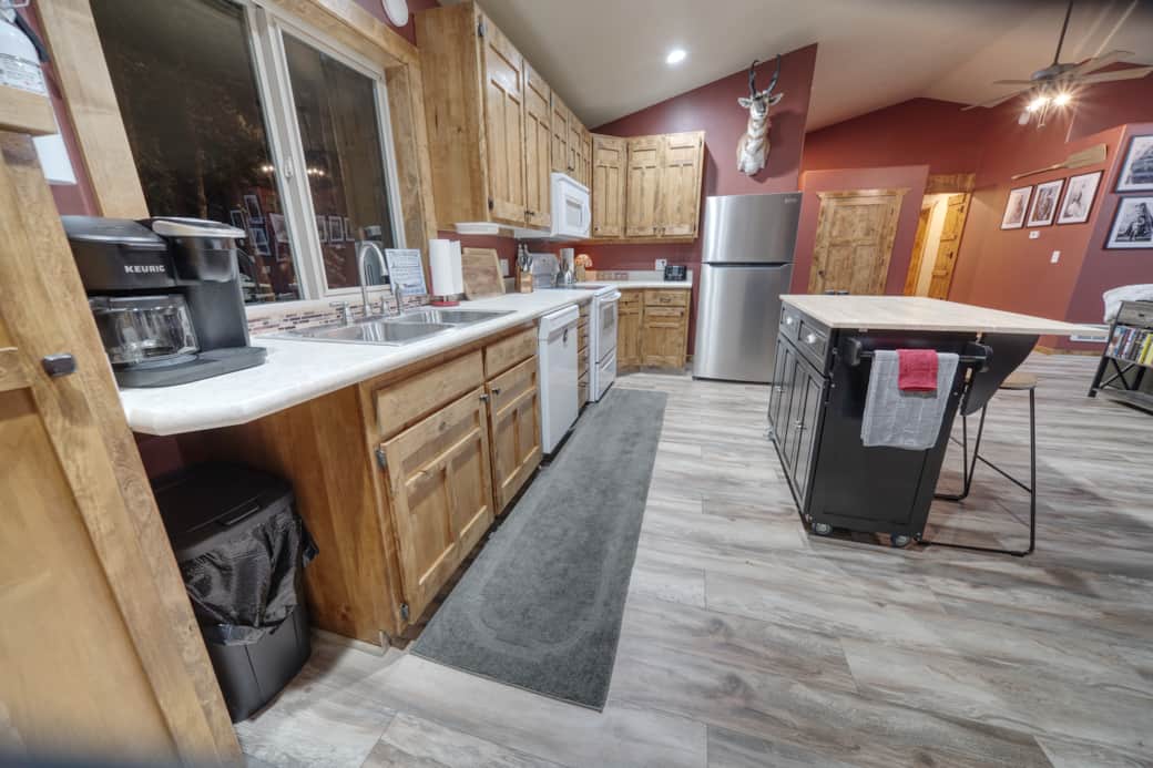 Plenty of room to have all hands on deck to help prepare meals and clean up afterwards! Plenty of room to have all hands on deck to help prepare meals and clean up afterwards!