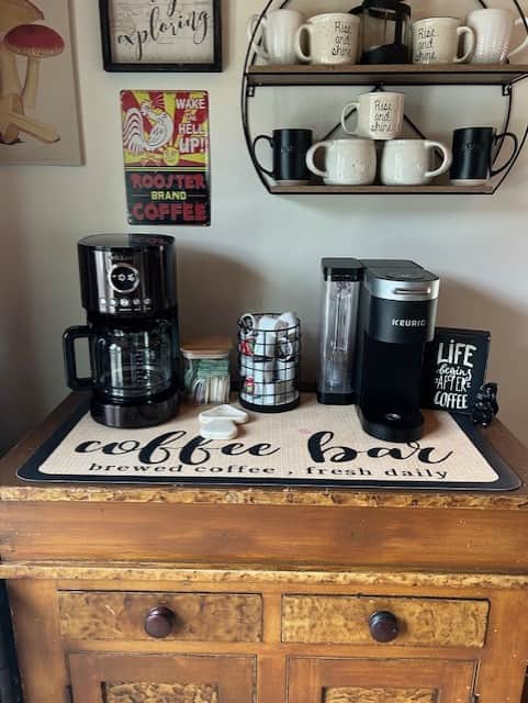 Coffee pot and Keurig Option.