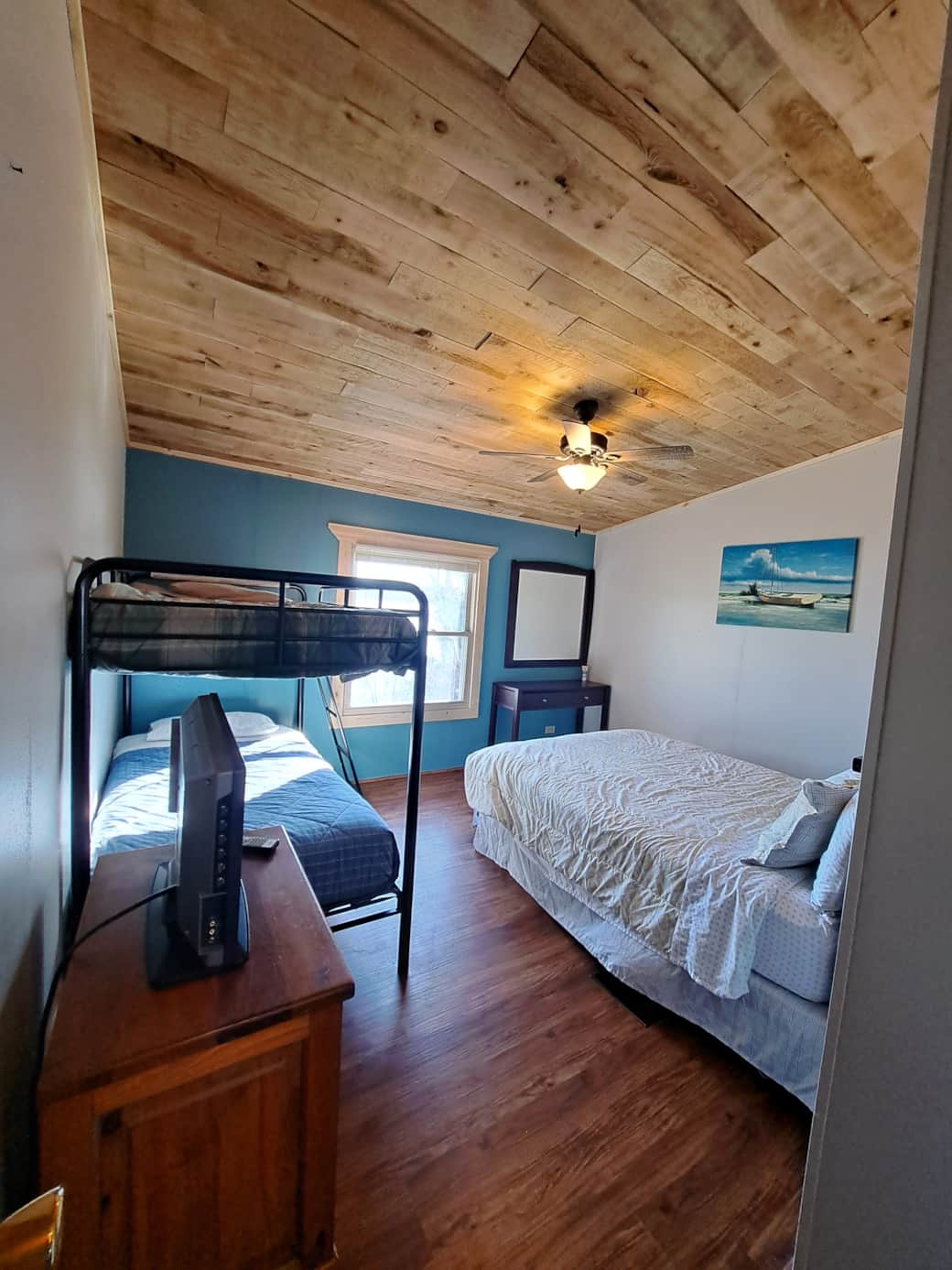2nd Bedroom has Queen Bed and Twin Bunkbeds with lake view