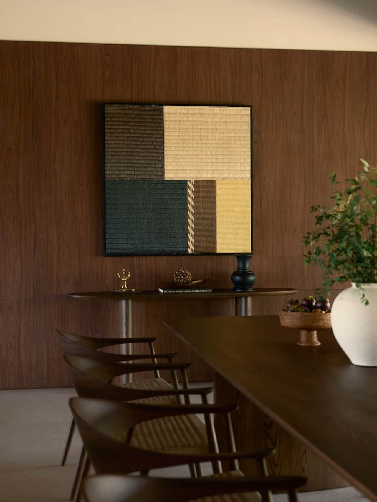 Star King Suite - Living & Pantry Area