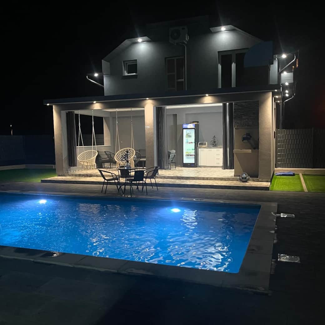luxury-villa-with-pool-lighting-ardalyspoolhouse-bihac luxury-villa-with-pool-lighting-ardalyspoolhouse-bihac