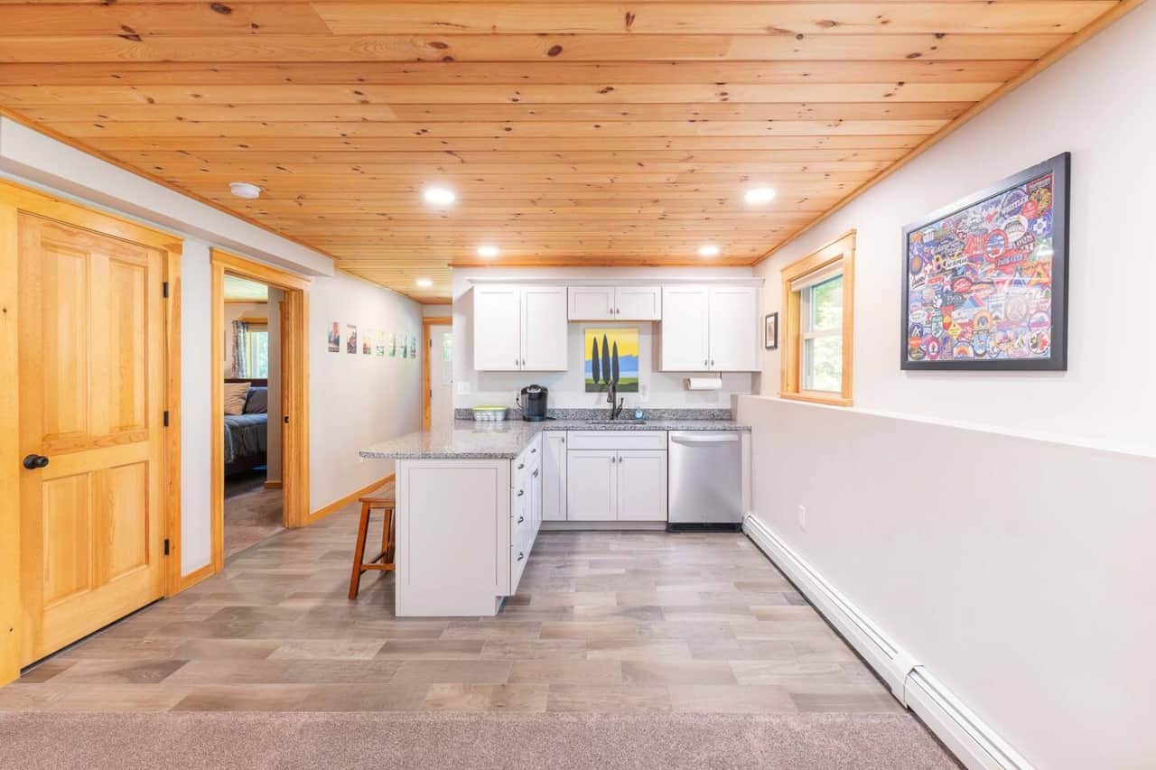 Lower level kitchenette/bar