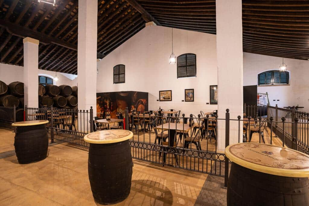 Bodega Cayetano del Pino - Apartamentos Turísticos A. Parra