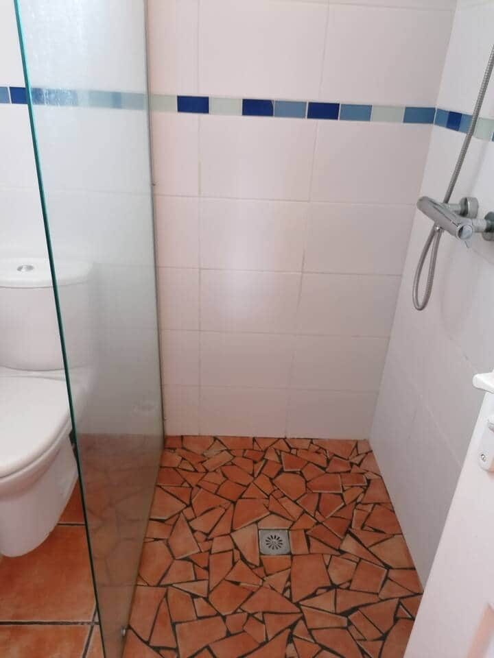La deuxième salle de bain, située entre les deux chambres