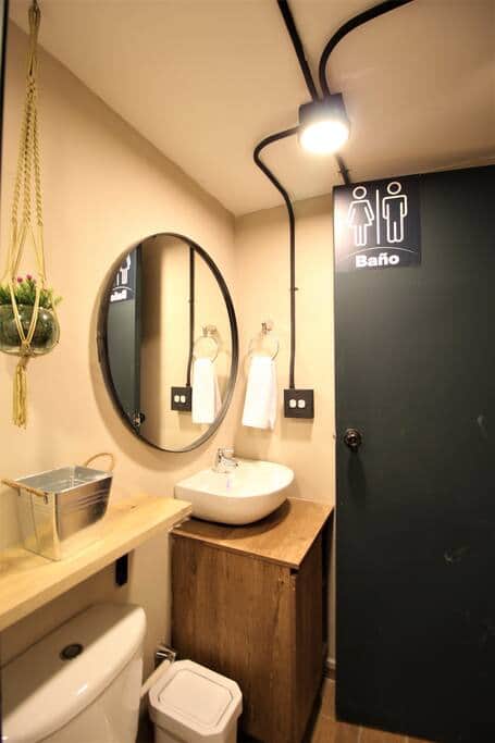 Lodging near the University of Medellín with private bathrooms 
