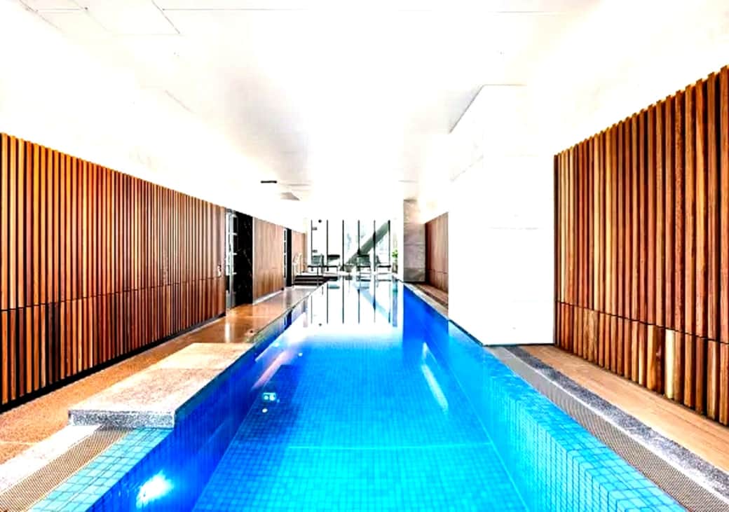 Melbourne CBD apartment Swimming 