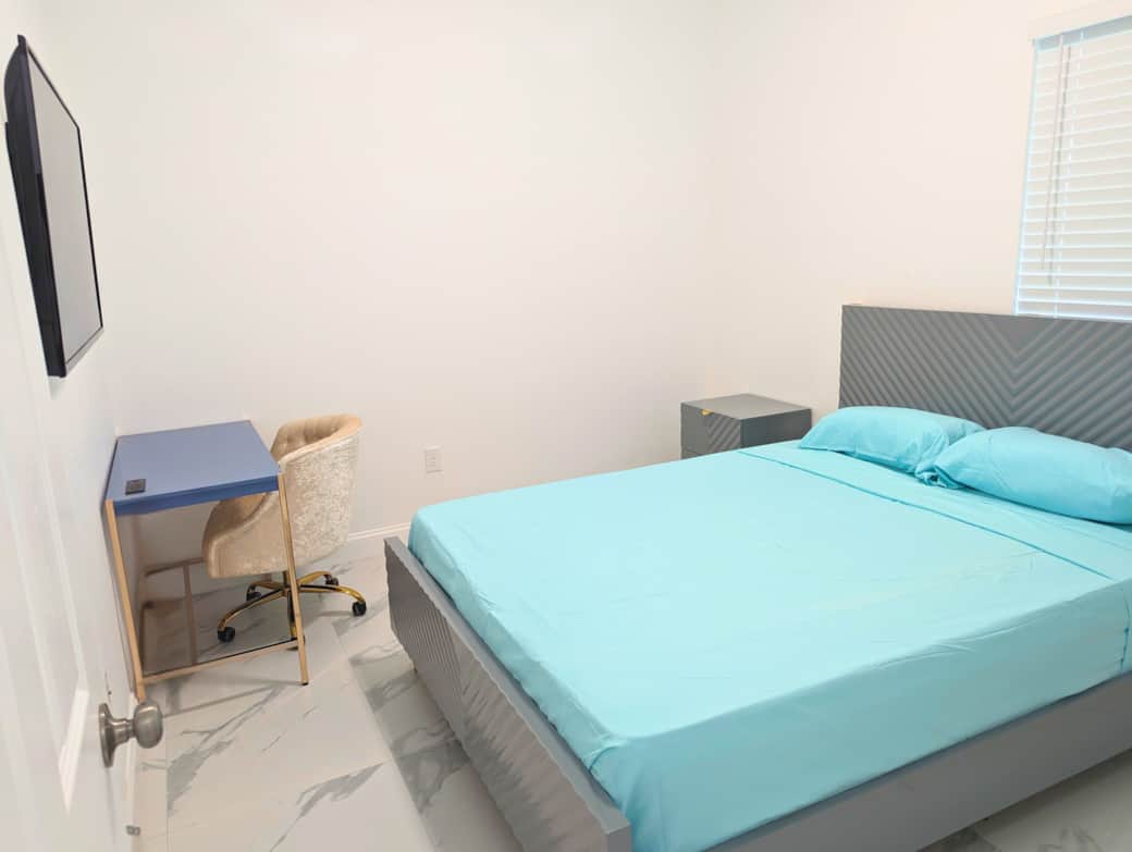 Bedroom 2 – Queen Bed & Desk – Queen bed & workspace, perfect for comfort + remote work.