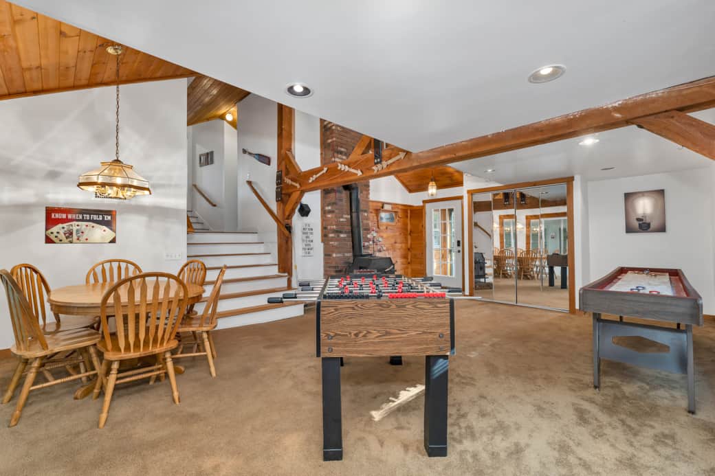 7 Acorn Dr054