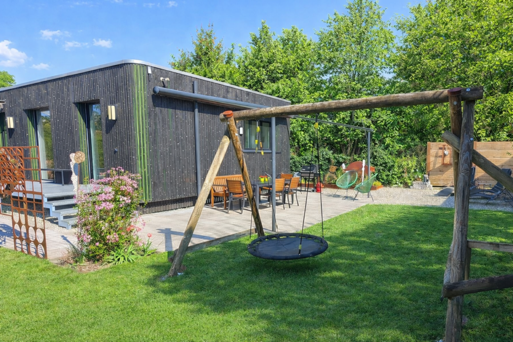 Familienfreundliches Ferienhaus in Feldkirch mit sonniger Terrasse, Schaukel und Liegebereich