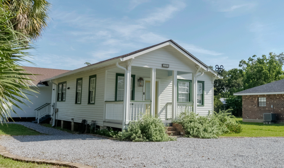 Front View of Cottage and Parking
