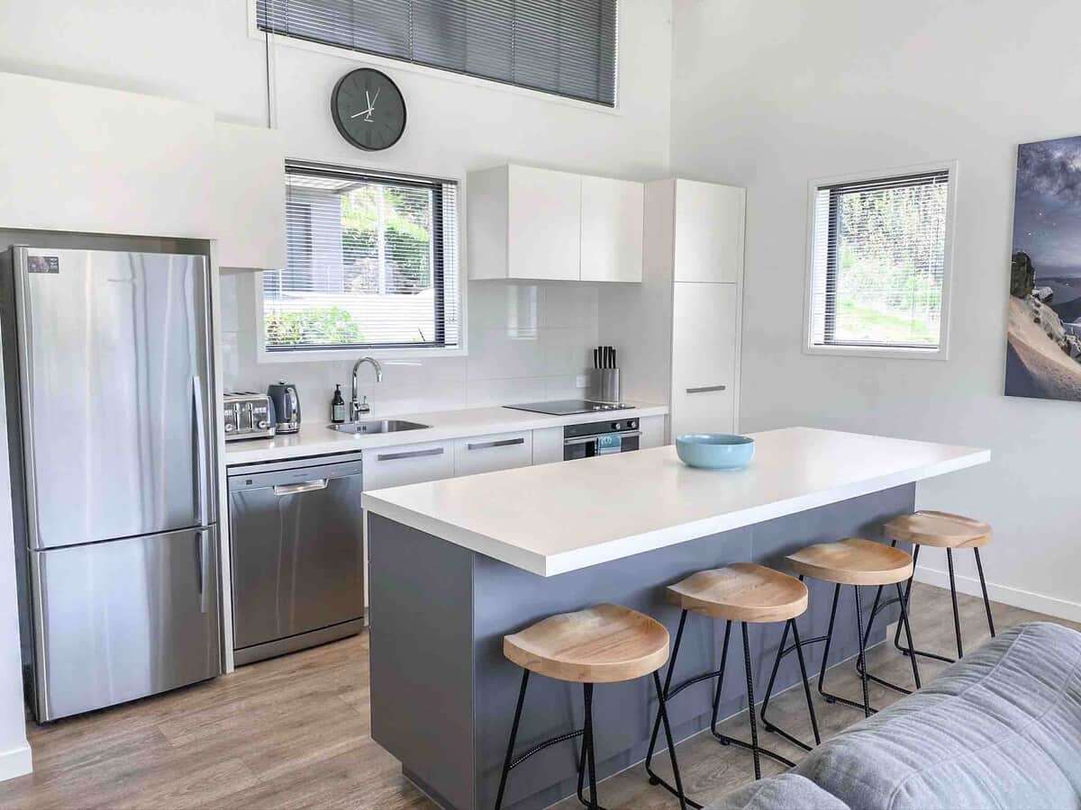 Kitchen and breakfast bar