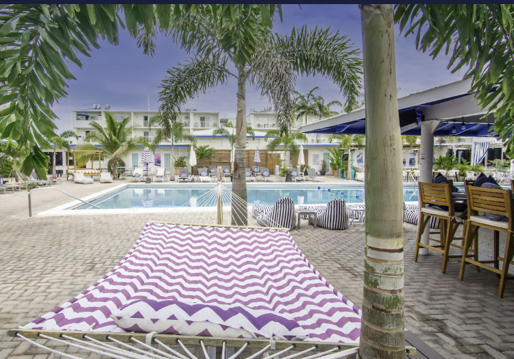 Pool Bar