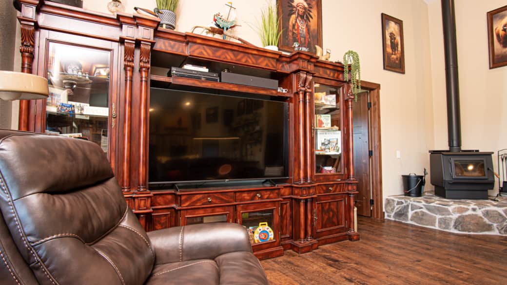 Large Screen TV with Vintage VCR & Dvd Player 