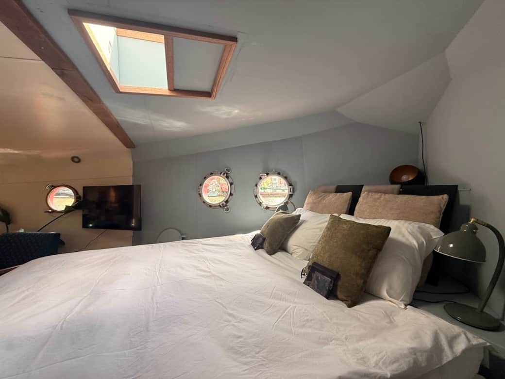 Bedroom Bedroom