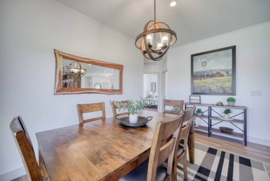 9' ceilings, up-scale decor and generous dining space for your group in a beautiful open dining area 9' ceilings, up-scale decor and generous dining space for your group in a beautiful open dining area