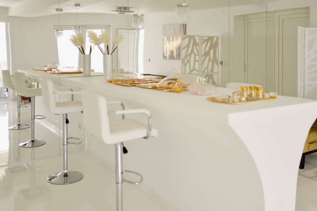 Breakfast bar