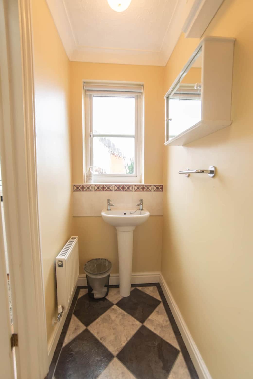 Powder room / Half Bath