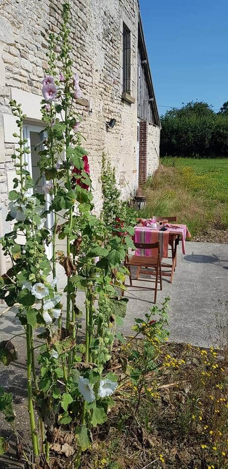 Petite terasse pour vos repas à l'extérieur
Vue imprenable sur le pays d'Auge