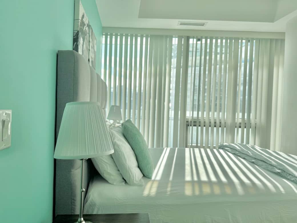 The second bedroom offers a cozy and comfortable space with a plush queen-size bed and soft linens. Perfect for a restful night’s sleep, this room is ideal for guests seeking a quiet and relaxing retreat after a busy day in the city.