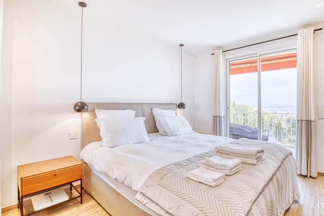 Master bedroom, Super King size bed (200x200cm), Samsung Fram TV 46" see view Master bedroom, Super King size bed (200x200cm), Samsung Fram TV 46" see view
