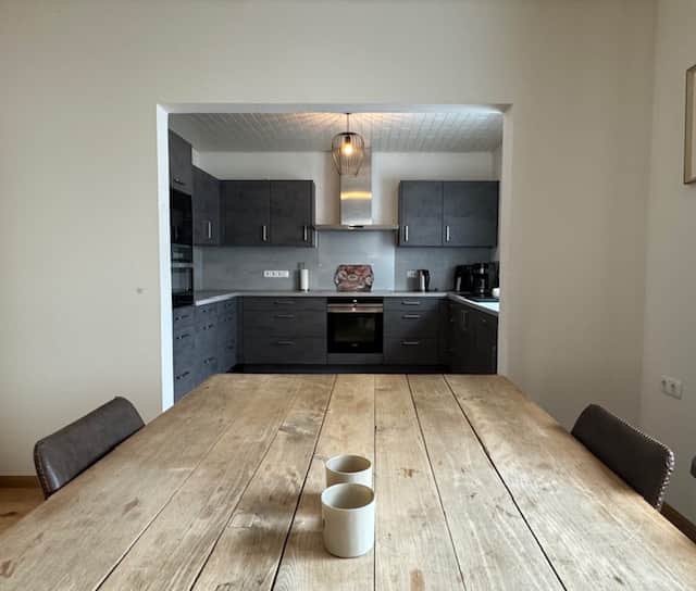 Het voorhuis beuren eifel keuken vanaf eettafel