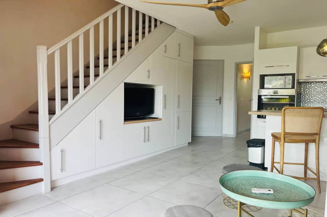 Sitting area with storage and smart TV Kamaoli