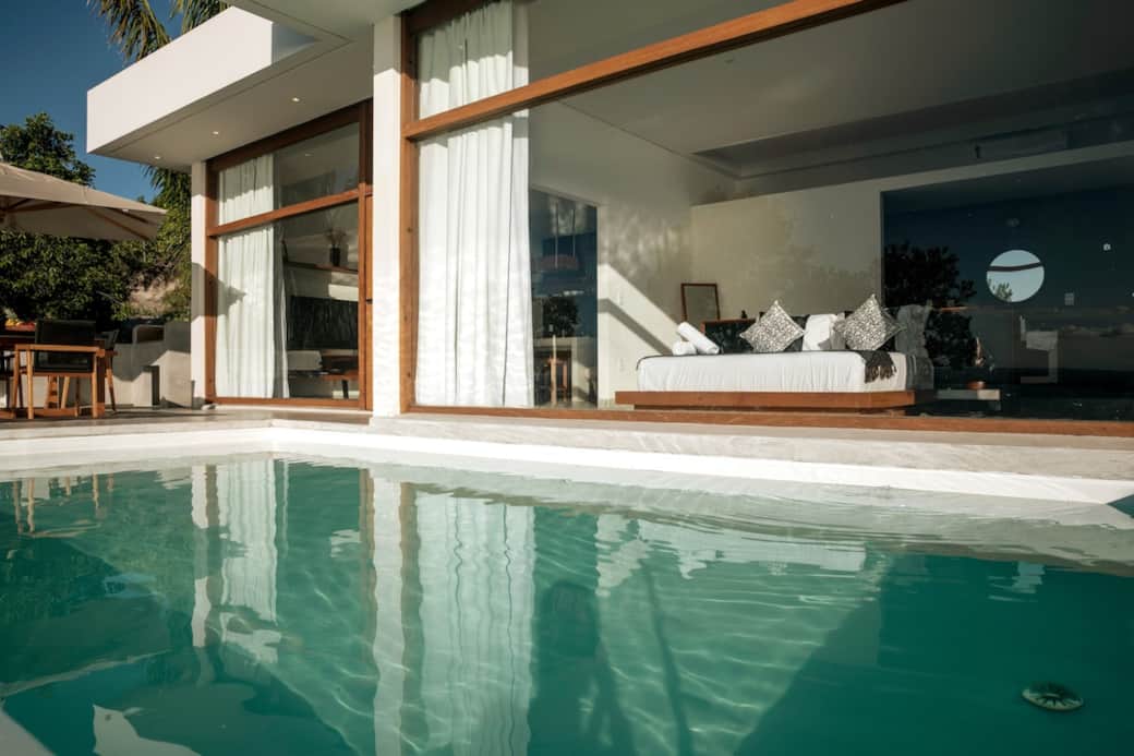 Piscina e interior da vila Piscina e interior da vila