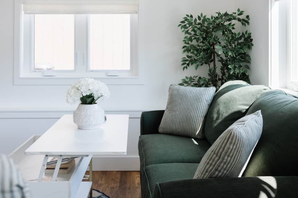Living Room with adjustable Coffee Table