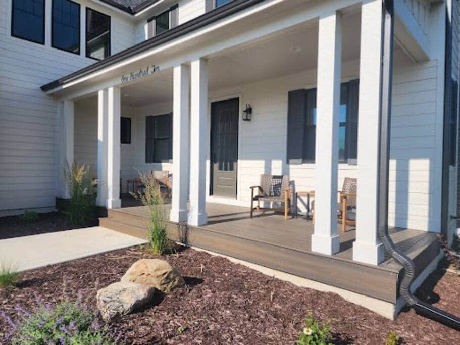 Welcome to Middlebrook Retreat!  Take some time to relax on the front porch!