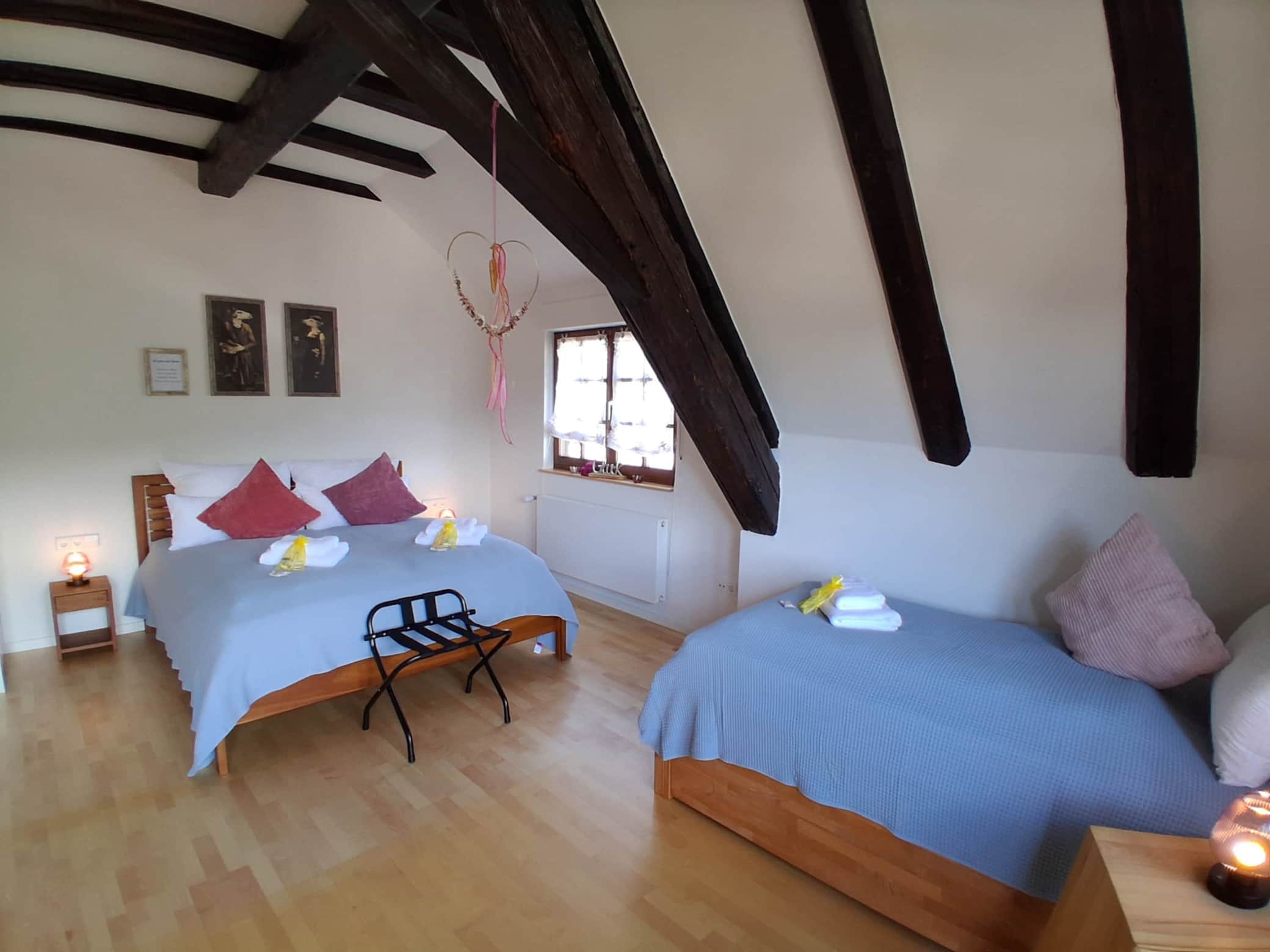 https://l.icdbcdn.com/oh/26524d66-ac3d-4645-a888-6a7227307962.jpg?w=2080-15