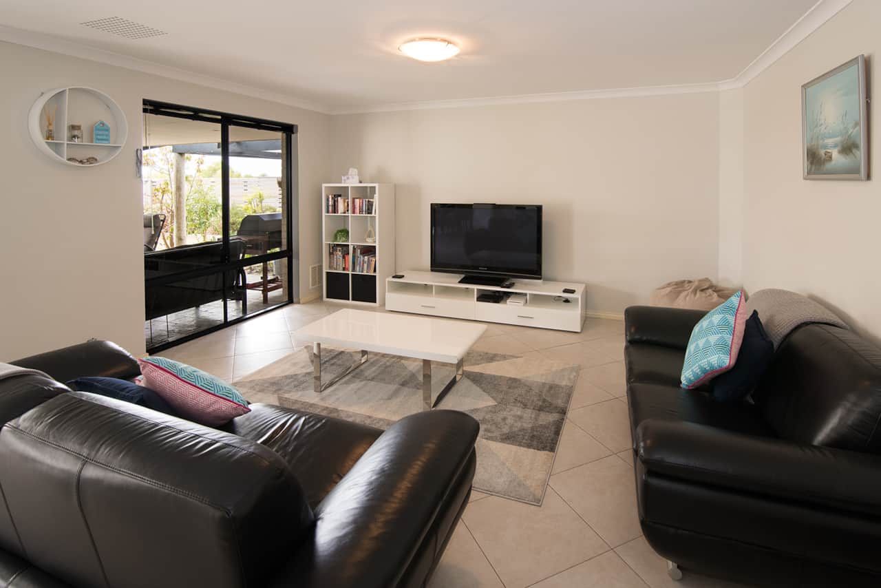 35 Pebble Dr 1