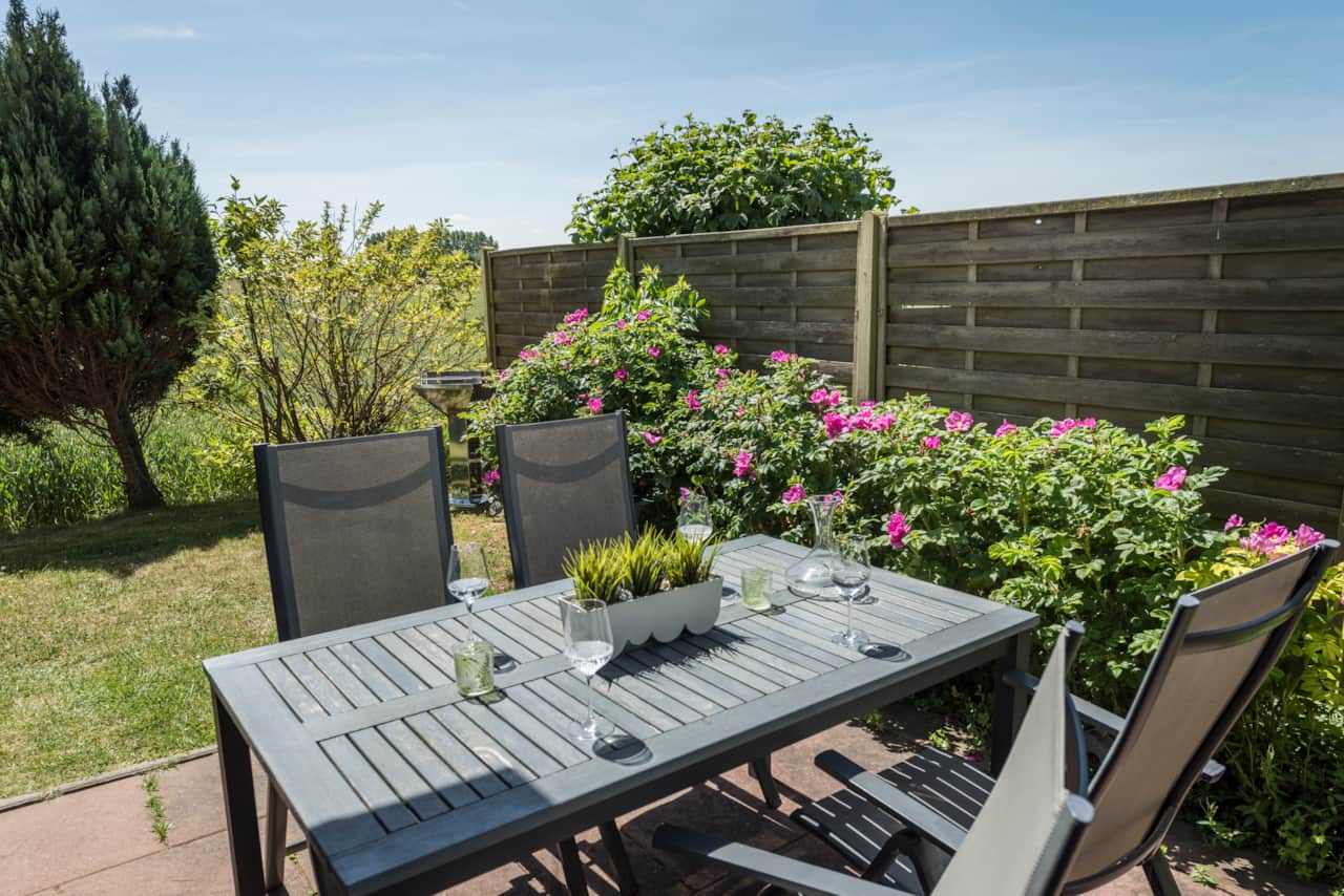 Terrasse mit Mobiliar zum entspannen und Sonne tanken