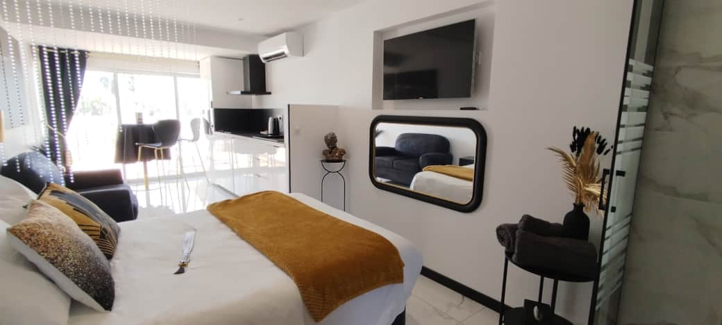 0003 Bedroom - le boudoir heliopolis - Deluxe studio - naturist village - Cap d'Agde