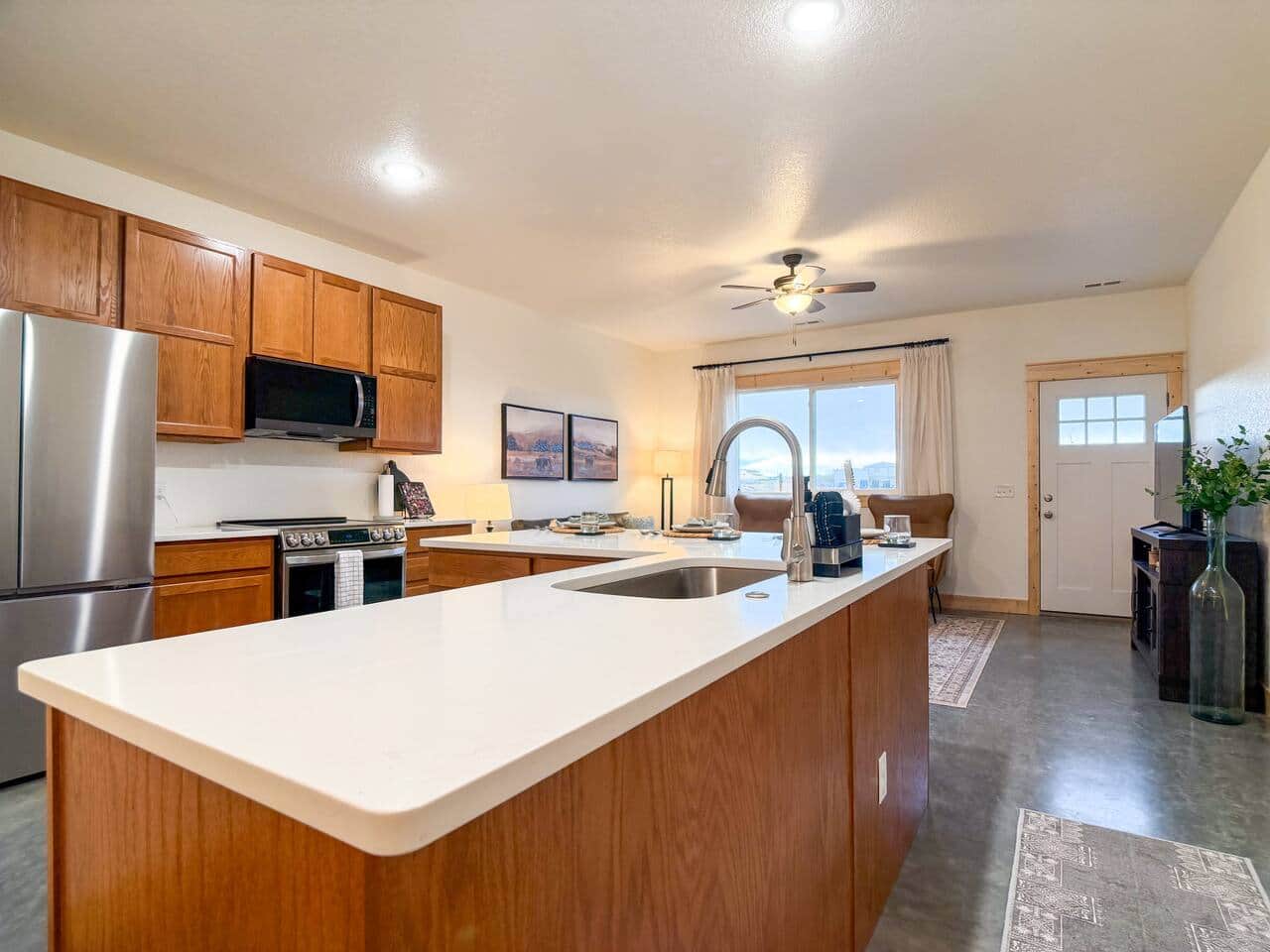 Piñon Home primary bedroom queen bed