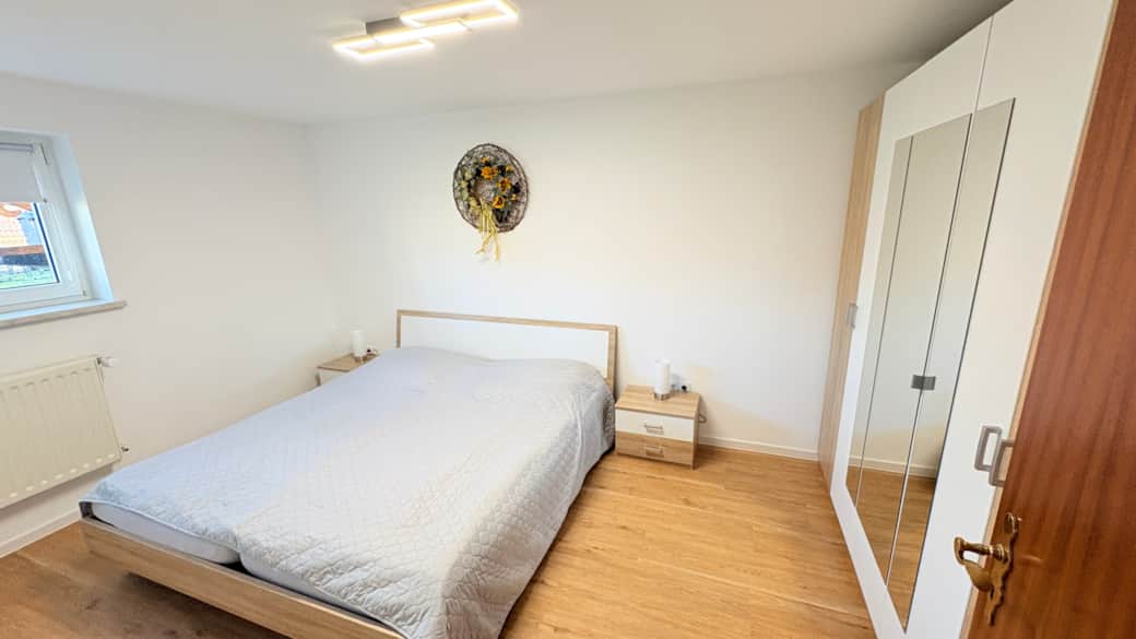 Schlafzimmer 1