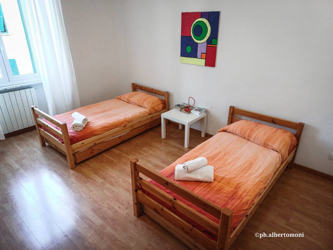 Camera da letto con 2 letti singoli (occupazione base / size: 2mt x 0.9mt)