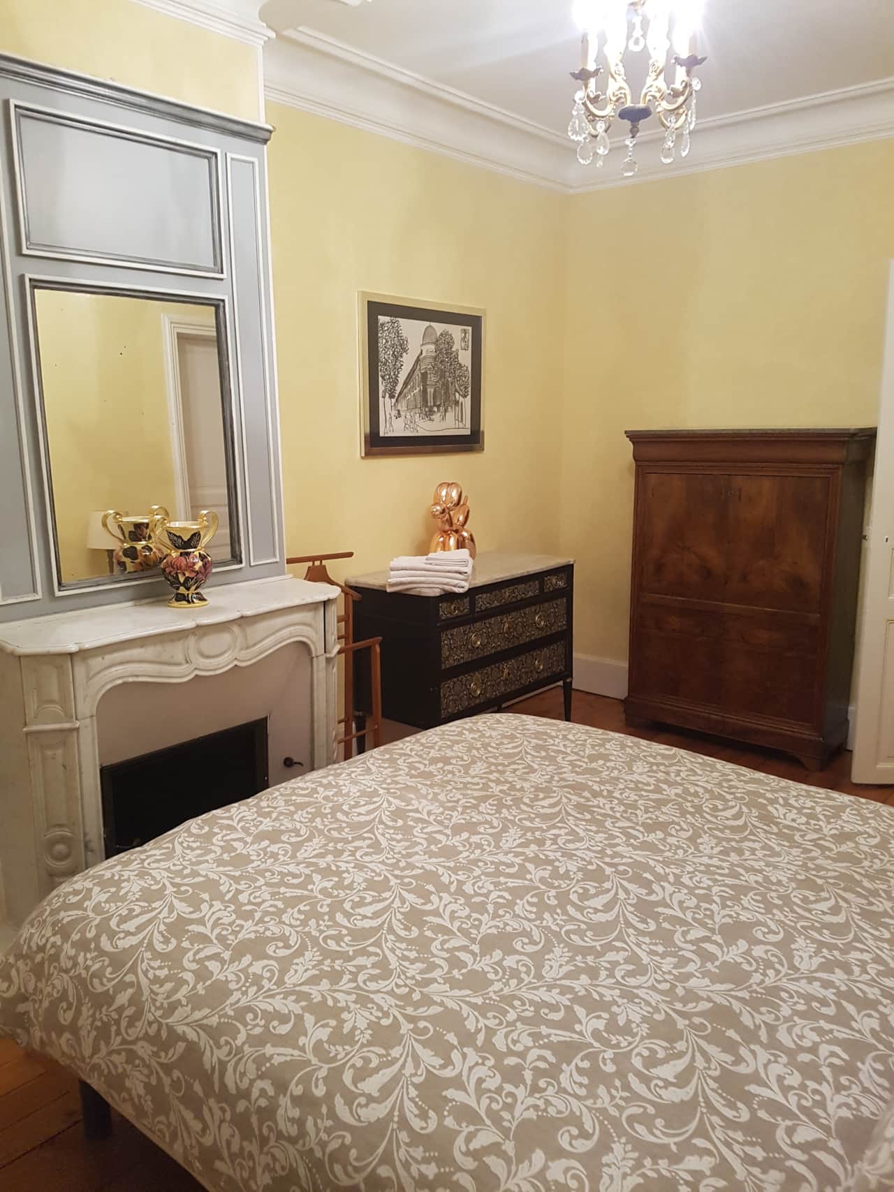 Le Petit Clos bedroom 2/5