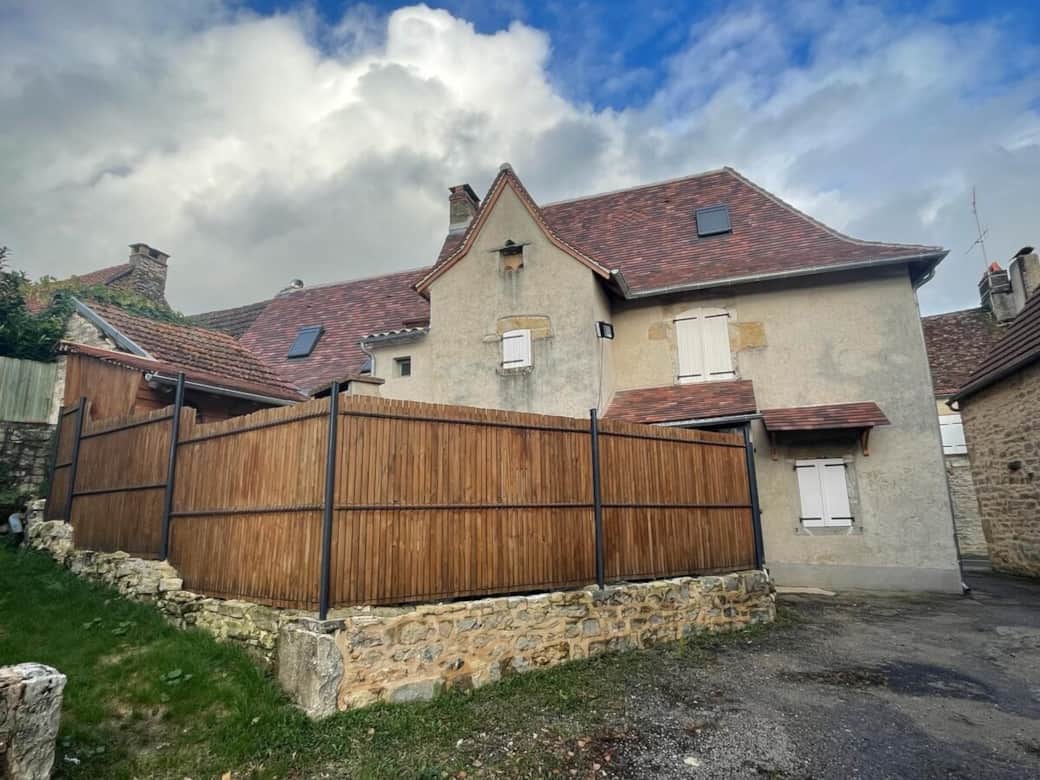 Gîte en pierre dans le Lot, maison spacieuse pour 10–12 voyageurs Gîte en pierre dans le Lot, maison spacieuse pour 10–12 voyageurs